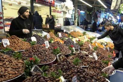 Bursa'da Ramazan ayının vazgeçilmezi hurma tezgâhlarda yerini aldı