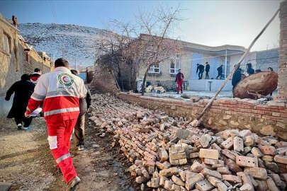 İran'daki depremde yaralı sayısı 165'e ulaştı