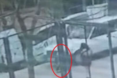 Bursa'da feci olay! Yola fırlayan çocuk otomobilin altında kaldı