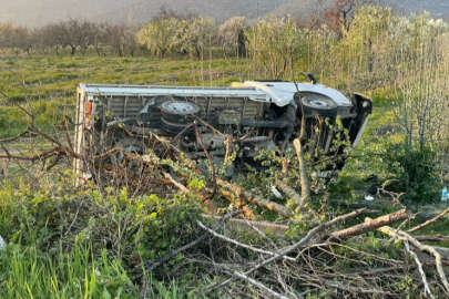 Bursa'da kamyonet şarampole uçtu
