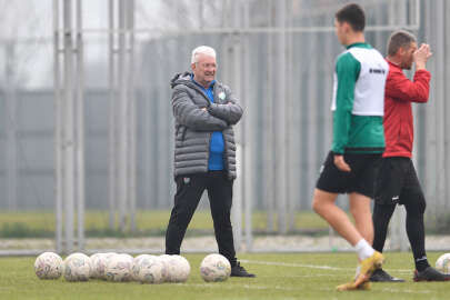 Bursaspor  Teknik Direktör İsmail Ertekin'le yollarını ayırdı