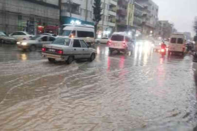 Şanlıurfa'da sağanak yağış ekipleri alarma geçirdi