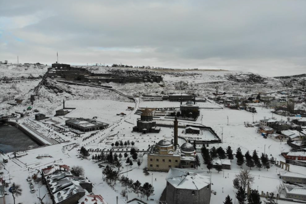 Nisanda beyaza bürünen Kars böyle görüntülendi