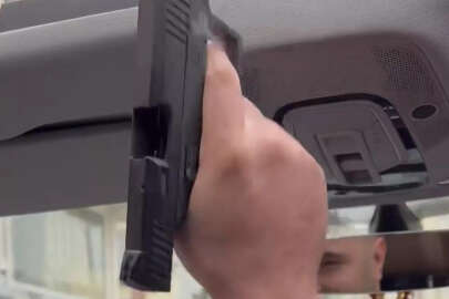 Aracının tavanından defalarca ateş etti!