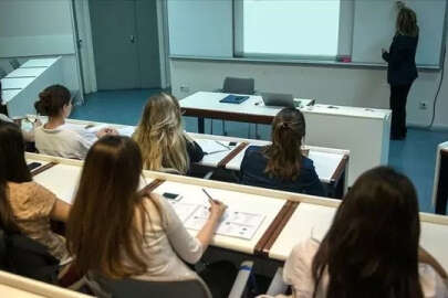 Üniversitelerde "hibrit eğitim" yarın başlıyor