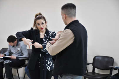 Bursa Büyükşehir personelleri işaret dili eğitimi alıyor 