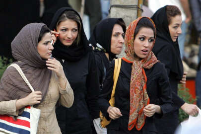 İran'da başörtüsü kurallarına uymayan öğrencilere eğitim yasağı