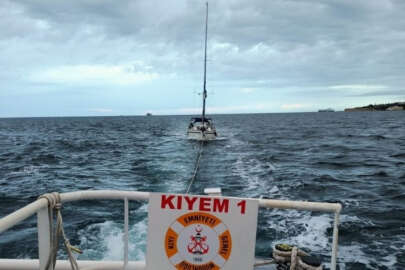 Çanakkale Boğazı'nda yat makine arızası yaptı