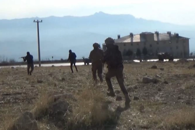 Nefes kesen silahlı soygun tatbikatı