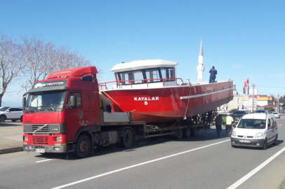 Teknenin üzerinde üst geçidi farketmedi, canından oldu  
