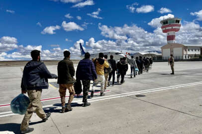 Ağrı'da 365 Afgan göçmen sınır dışı edildi   