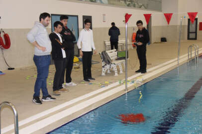 Lise öğrencileri su altı robotu üretti