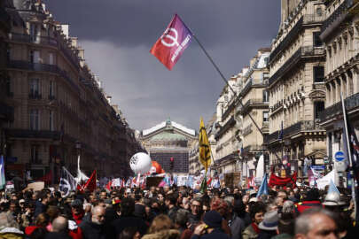 Fransa'da emeklilik reformuna karşı protestolar dinmiyor
