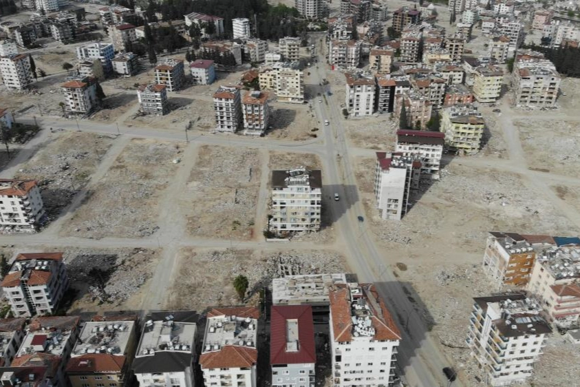 Hatay’da çarpıcı manzara: Enkaz kaldırıldıkça...