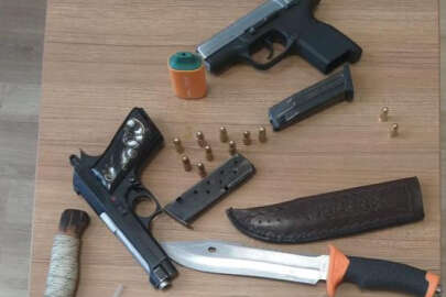 Zehir tacirleri arabada uyurken yakalandı!