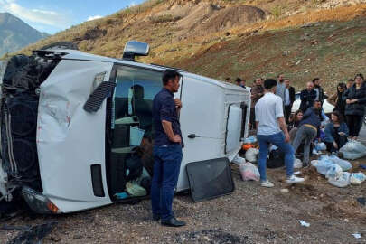 Şırnak'ta yolcu minibüsü devrildi: 8 yaralı 