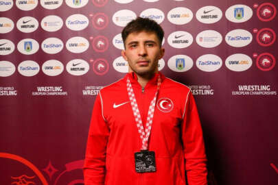 Süleyman Atlı, gümüş madalya kazandı   