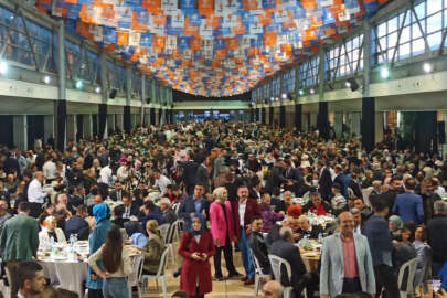 AK Parti Bursa teşkilatları iftarda buluştu   