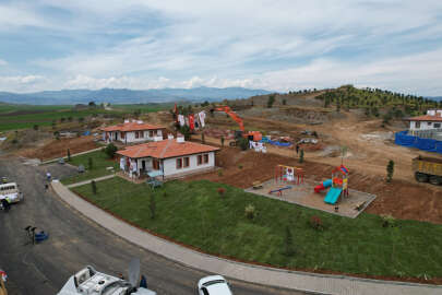 Kahramanmaraş'ta afet konutlarının teslimatını dron ile görüntüledi