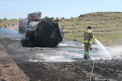 Ham petrol yüklü tır kamyonetle çarpıştı: 2 ölü, 4 yaralı!