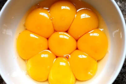 Yanık ve yara izlerine çare! Sarısını ayırıp böyle pişirin...