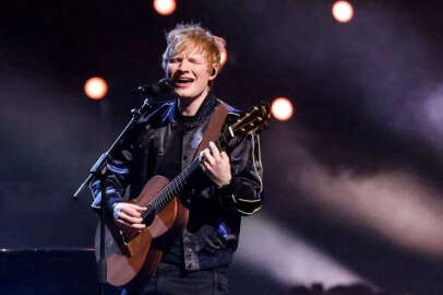 Grammy ödüllü müzisyen Ed Sheeran mahkemede şarkı söyledi!