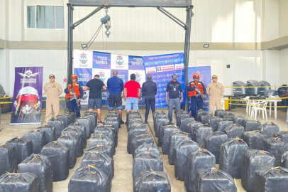 Rekor miktar... Karayip Denizi'nde 5.5 ton kokain ele geçirildi!