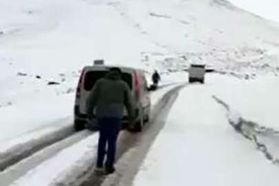 Nisanda kar sürprizinin yaşandığı Ardahan'da araçlar yolda kaldı
