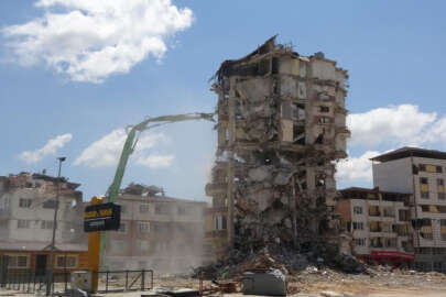 Hatay'da enkaz kaldırma çalışmaları devam ediyor   