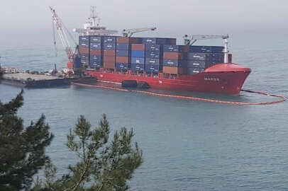  Kastamonu'da karaya oturan gemi yan yatmaya başladı   