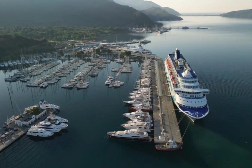 Dev yolcu gemisi Marmaris'te