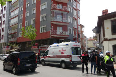 2 aylık bebeğini 6. kattan atarak öldüren annenin tedavisi sürüyor