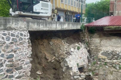 Bursa'da istinat duvarı bir anda çöktü!