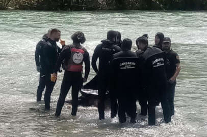 Munzur'a düşerek kaybolan gençlerden birinin cansız bedenine ulaşıldı