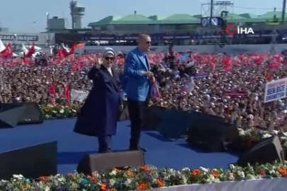 Erdoğan, İstanbul Mitinginde: "Alanda 1 milyon 700 bin kişi var"