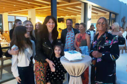 Manken ve oyuncu Karatay’a doğum günü sürprizi