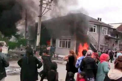 Yüksek tansiyon... Sakarya'da namaz sonrası 2 evi ateşe verdiler!