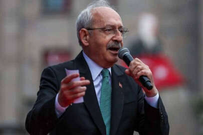 Sakarya'da Kemal Kılıçdaroğlu'nun aracına taşlı saldırı