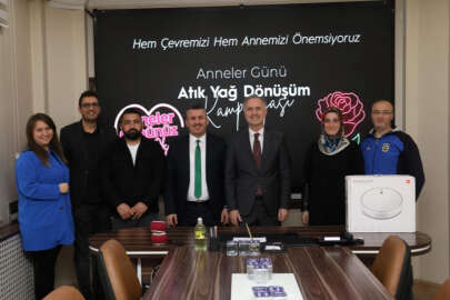 Atık yağ getirdi, robot süpürgeyi götürdü!