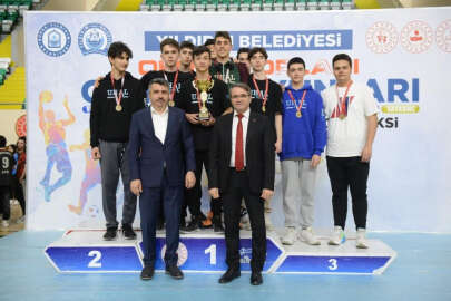 Bursa'da Yıldırım Belediyesi Okul Sporları Şenliği tamamlandı