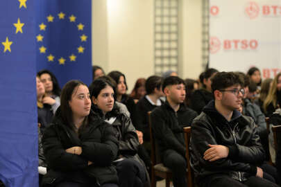 Bursalı Gençler, Avrupa Günü’nde eğitim imkânlarını keşfetti