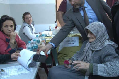 114 yaşında sandığa giderek oy kullandı