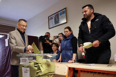 Cumhurbaşkanı Yardımcısı Oktay sandık başında