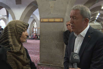 Malatyalı depremzede Bakan Akar'dan yardım istedi