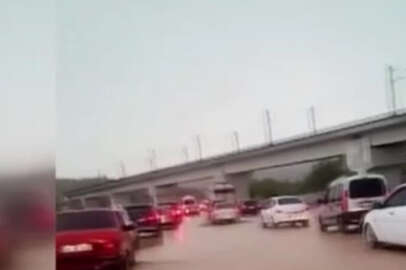 Ankara-Kırıkkale yolunda sel nedeniyle trafik durdu