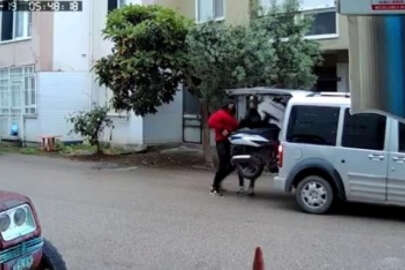 Bursa'da akıl almaz hırsızlık! Motosikleti görmeleriyle çalmaları 1 dakikalarını aldı
