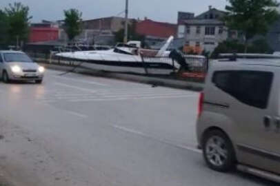 Bursa'da ilginç kaza: Yat refüje çıktı