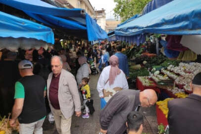 Yağışsız havayı gören Bursalılar çarşı-pazara akın etti