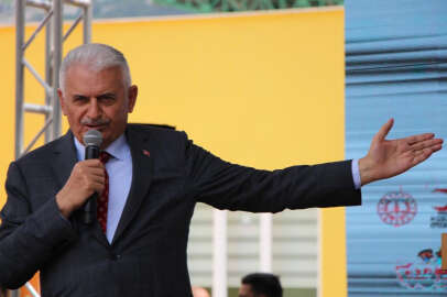 Binali Yıldırım: "Bizi birbirimize düşürmeye çalışanlara asla fırsat vermeyeceğiz"
