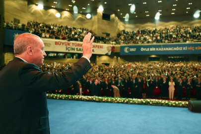 Erdoğan: "Birileri gençlere hep karamsarlık aşılayarak aramızı açmaya çalıştı"